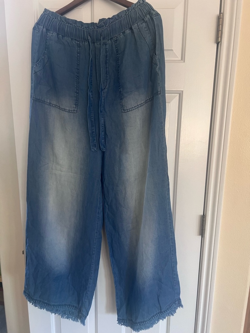 NWOT Zenana Denim Wide Leg Pants with Frayed Hems and drawstring waist. XL.